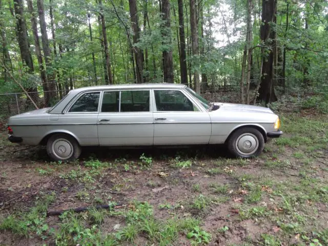 1984 Mercedes-Benz 200-Series