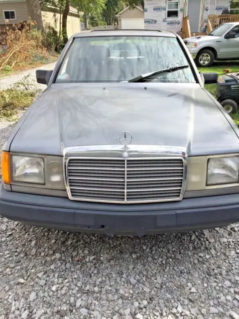 1988 Mercedes-Benz E-Class 260e