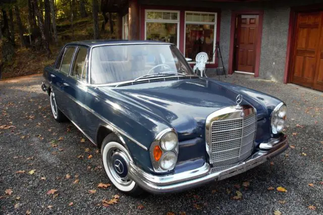 1972 Mercedes-Benz 200-Series