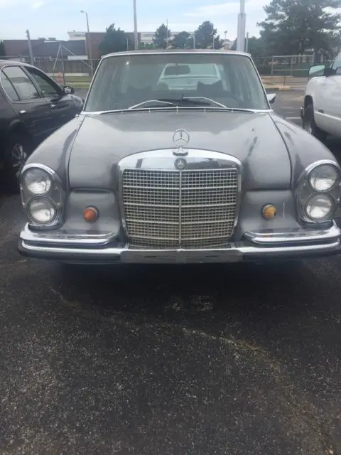 1969 Mercedes-Benz 200-Series