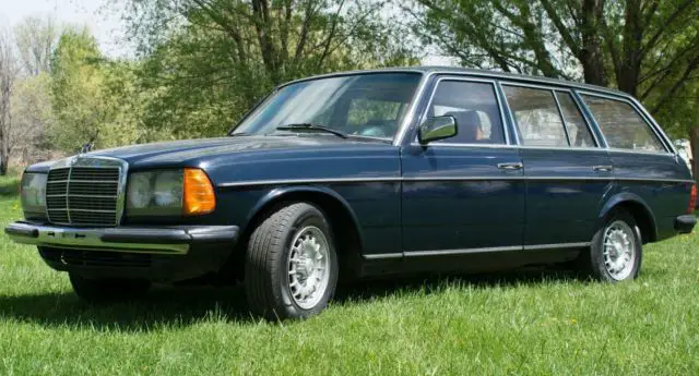 1985 Mercedes-Benz 200-Series