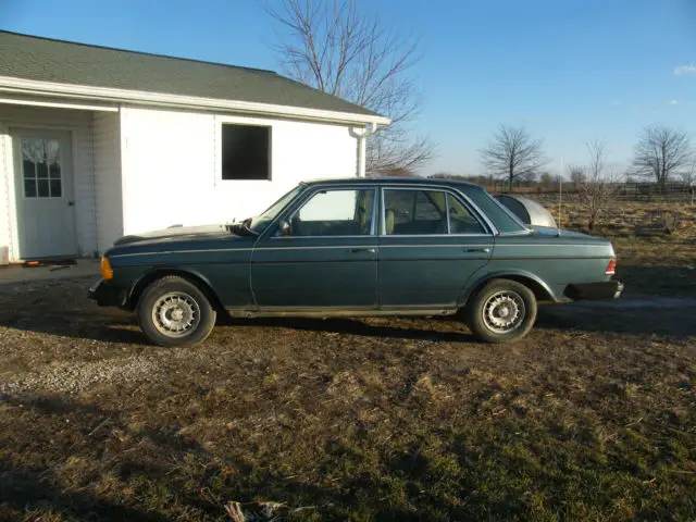 1983 Mercedes-Benz 300-Series 4-Door Sedan