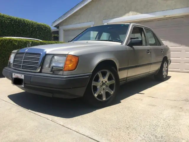 1986 Mercedes-Benz 300-Series