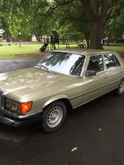 1980 Mercedes-Benz 300-Series