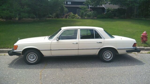 1980 Mercedes-Benz 300-Series