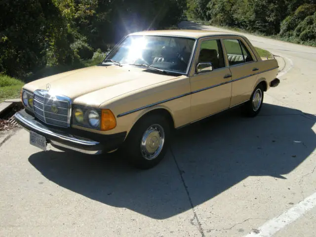 1980 Mercedes-Benz 200-Series