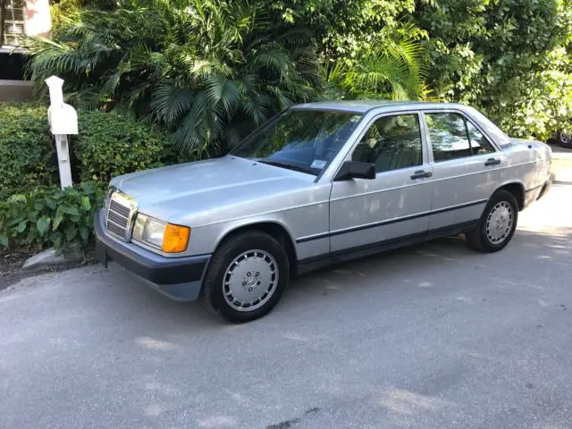 1988 Mercedes-Benz C-Class 2.6 L6