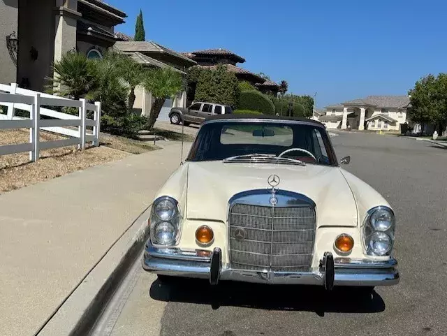 1967 Mercedes-Benz 200-Series