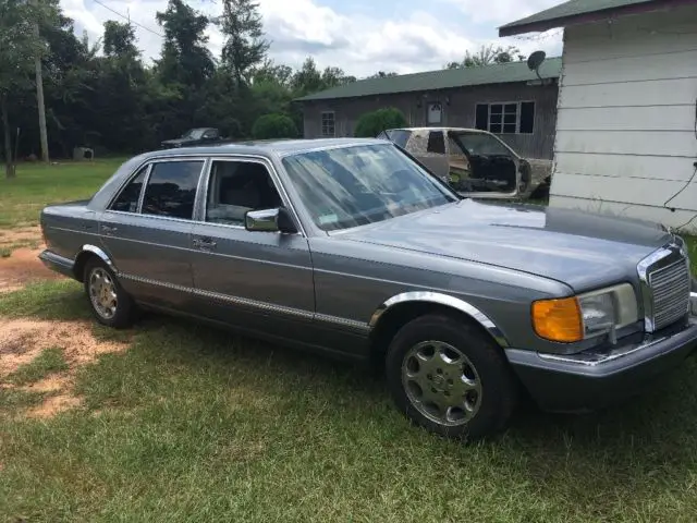 1989 Mercedes-Benz 400-Series