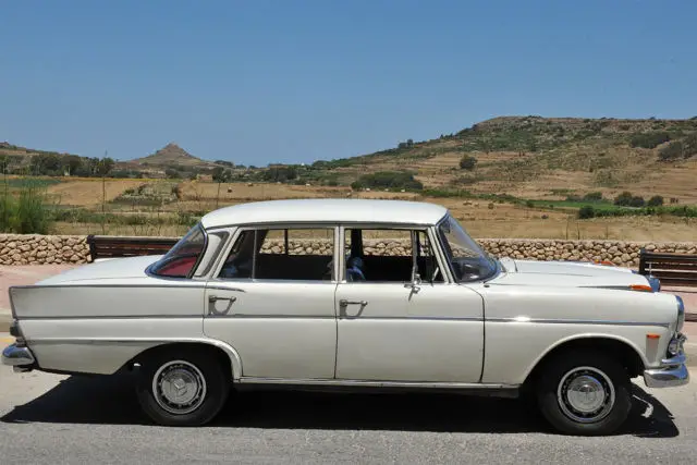 1968 Mercedes-Benz 200-Series