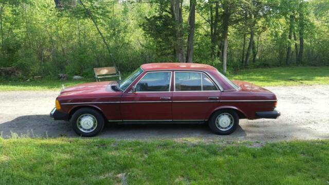 1978 Mercedes-Benz 200-Series