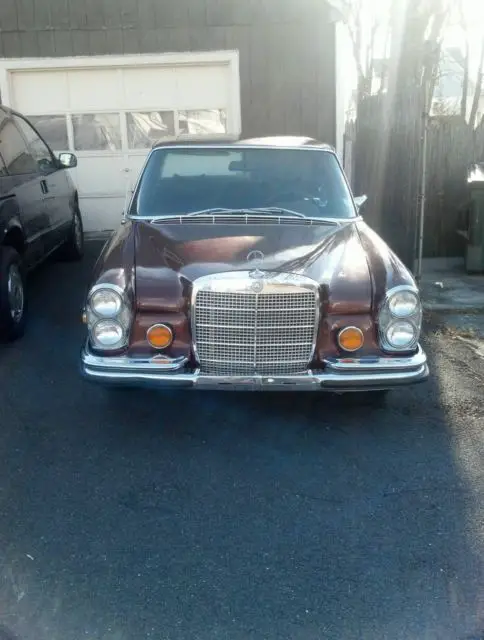 1972 Mercedes-Benz 200-Series