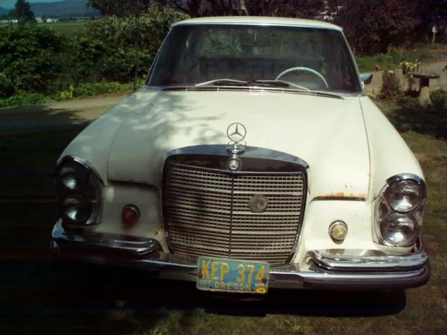 1969 Mercedes-Benz 200-Series