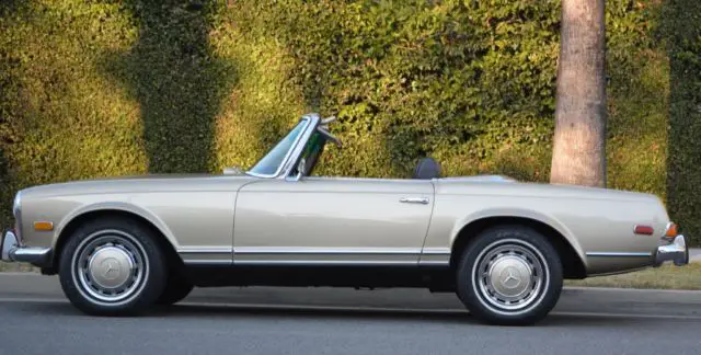 1971 Mercedes-Benz 200-Series