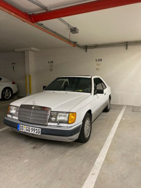 1989 Mercedes-Benz 300-Series