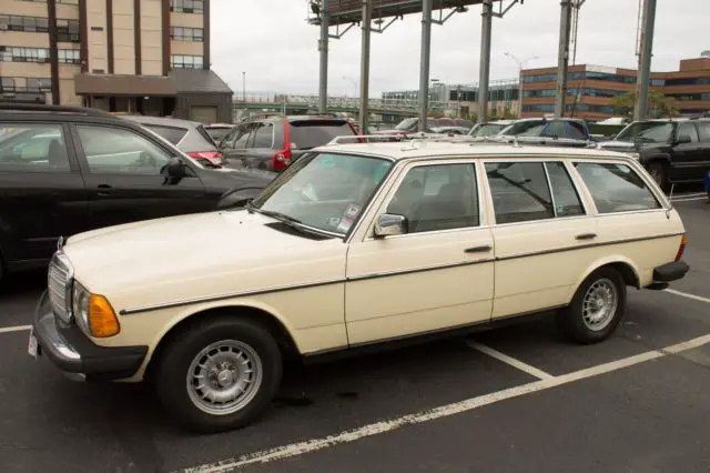 1985 Mercedes-Benz 300-Series Wagon