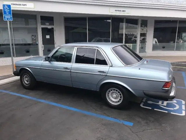 1982 Mercedes-Benz 300-Series