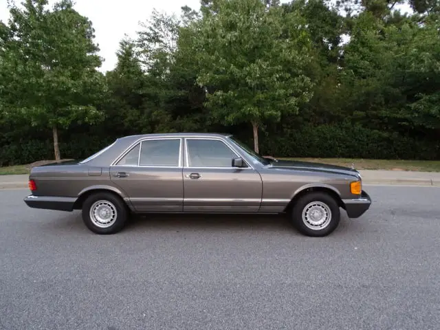 1985 Mercedes-Benz 300-Series