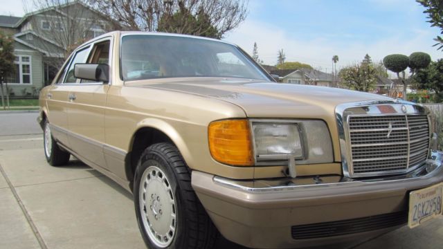 1987 Mercedes-Benz 400-Series