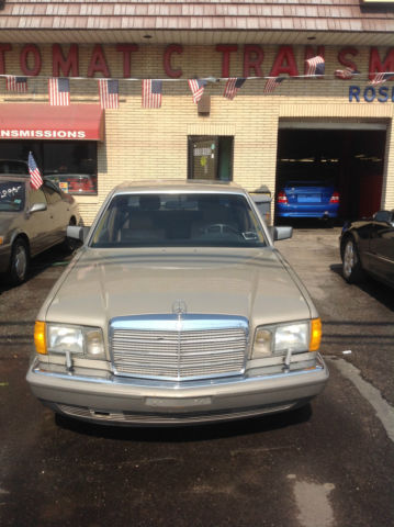 1986 Mercedes-Benz 400-Series