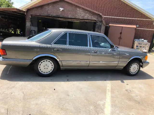 1988 Mercedes-Benz S-Class 560 SEL