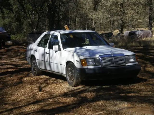 1991 Mercedes-Benz 300-Series E-CLASS