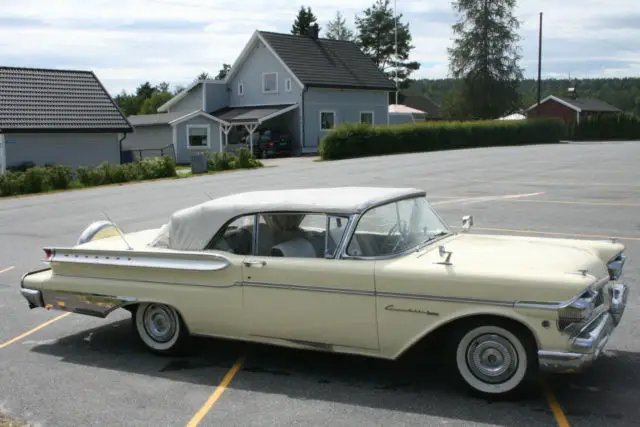 1957 Mercury turnpike cruiser 2 doors cab