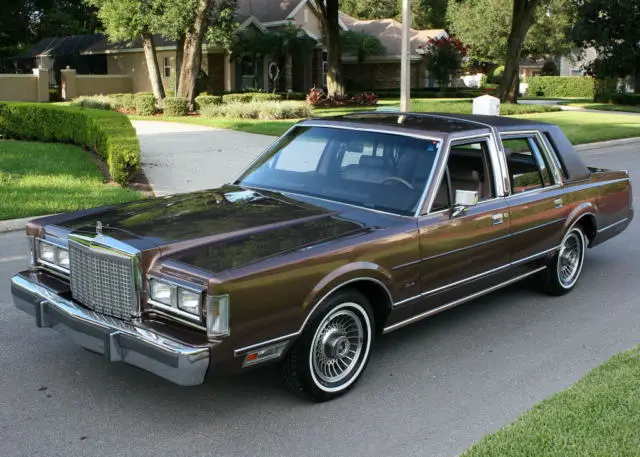 1987 Lincoln Town Car Base Sedan 4-Door