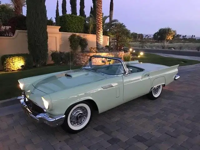 1957 Ford Thunderbird