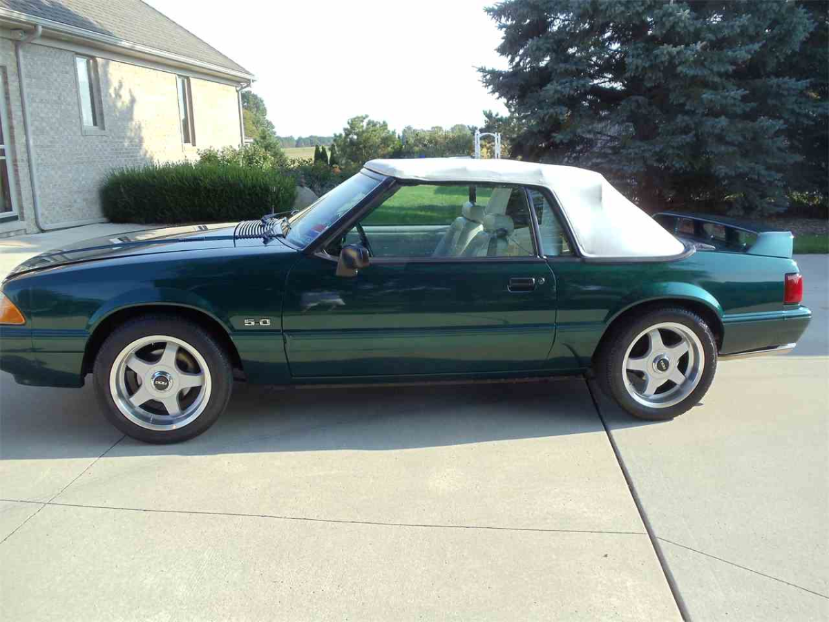 1992 Ford Mustang LX Convertible