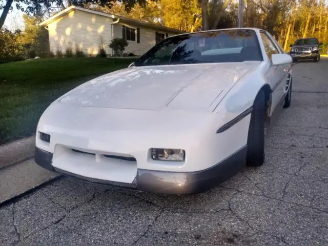 1986 Pontiac Fiero SE