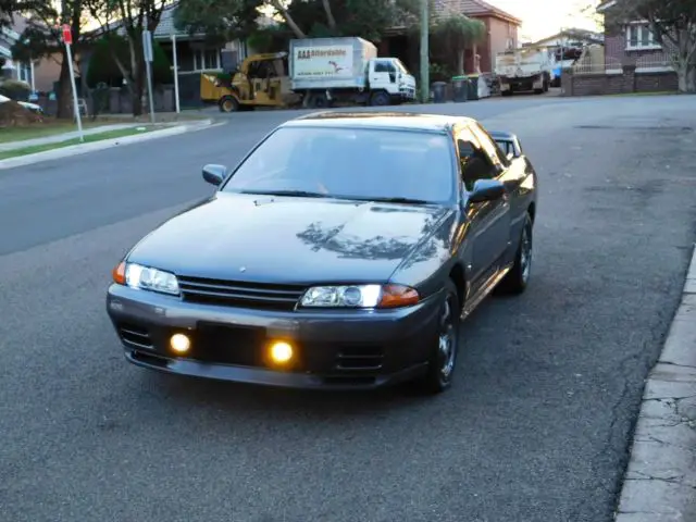 1990 Nissan Skyline Gray