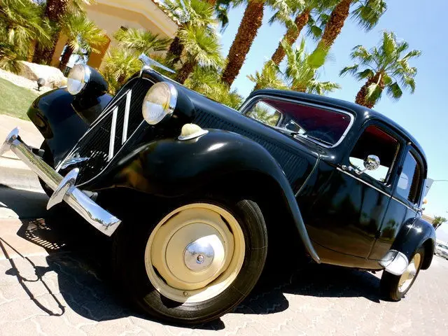 1953 Citroën TRACTION AVANT NO RESERVE