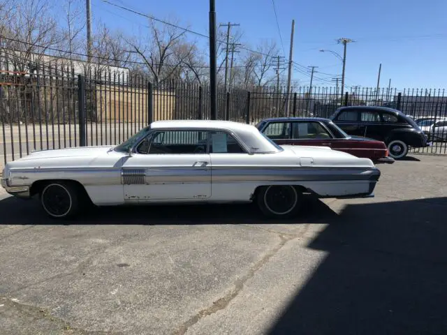 1962 Oldsmobile Starfire Coupe