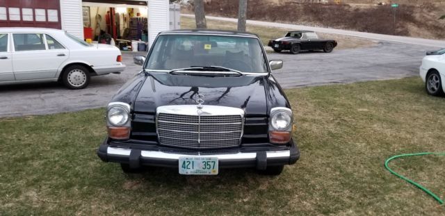 1975 Mercedes-Benz 200-Series Base 240D 4 speed 4 cylinder diesel sedan