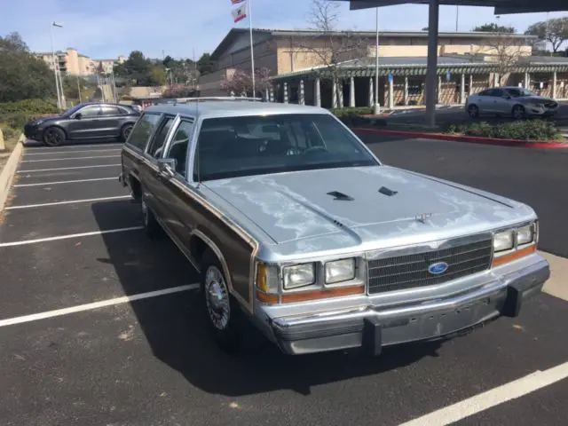 1989 Ford LTD station wagon