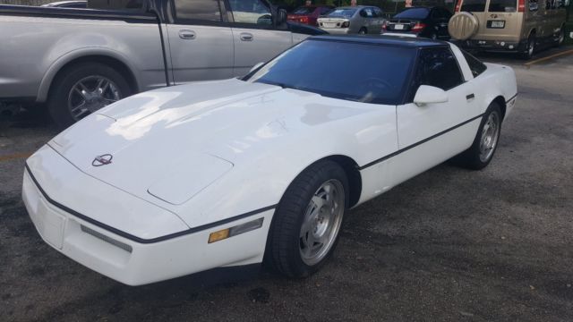 1990 Chevrolet Corvette Base Hatchback 2-Door