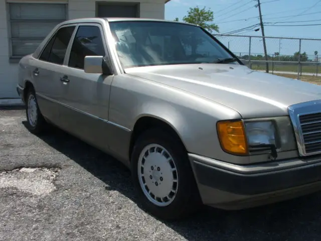 1991 Mercedes-Benz 300-Series 4dr Sedan 30