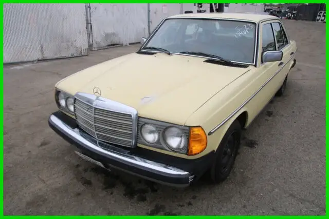 1977 Mercedes-Benz 200-Series 1977 Mercedes-Benz 240d