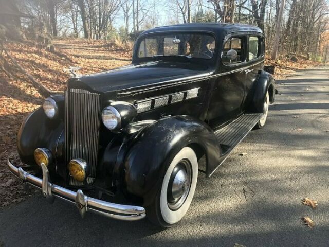 1937 Packard Deluxe Eight