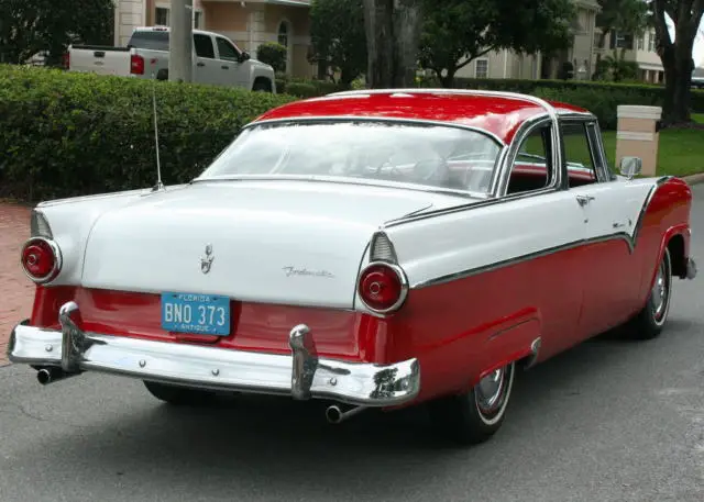 1955 Ford Fairlane CROWN VICTORIA - A/C - 302 V-8