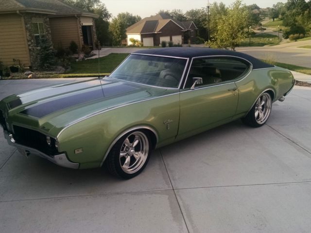 1969 Oldsmobile Cutlass Holiday Coupe