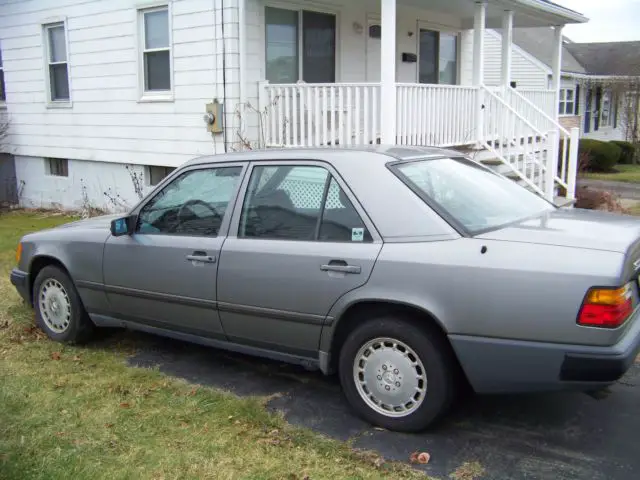 1987 Mercedes-Benz 300-Series