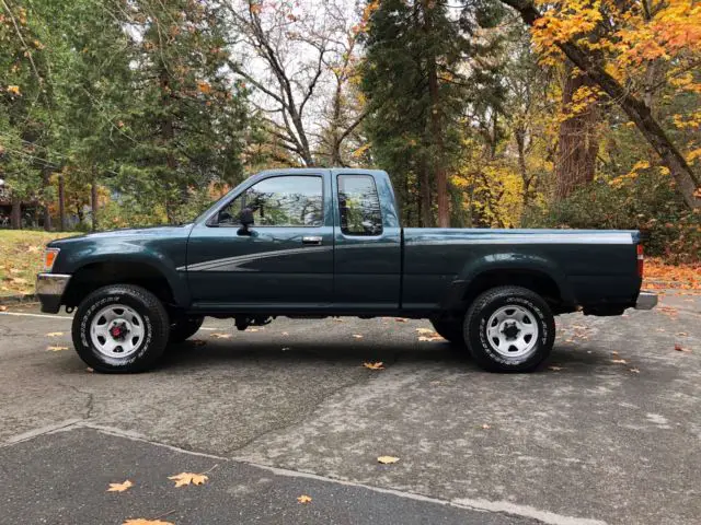 1994 Toyota CALIFORNIA TRUCK W/ A COMPLETE VALVE JOB PERFORMED BY DEALER HILUX