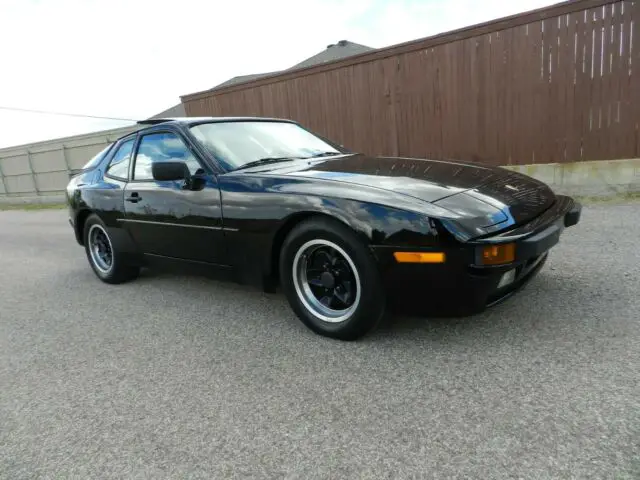 1984 Porsche 944 BASE