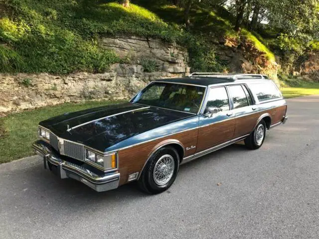 1989 Oldsmobile Custom Cruiser Base 4dr Wagon