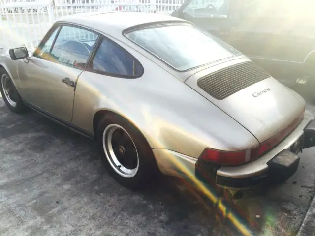 1985 Porsche 911 CARRERA COUPE