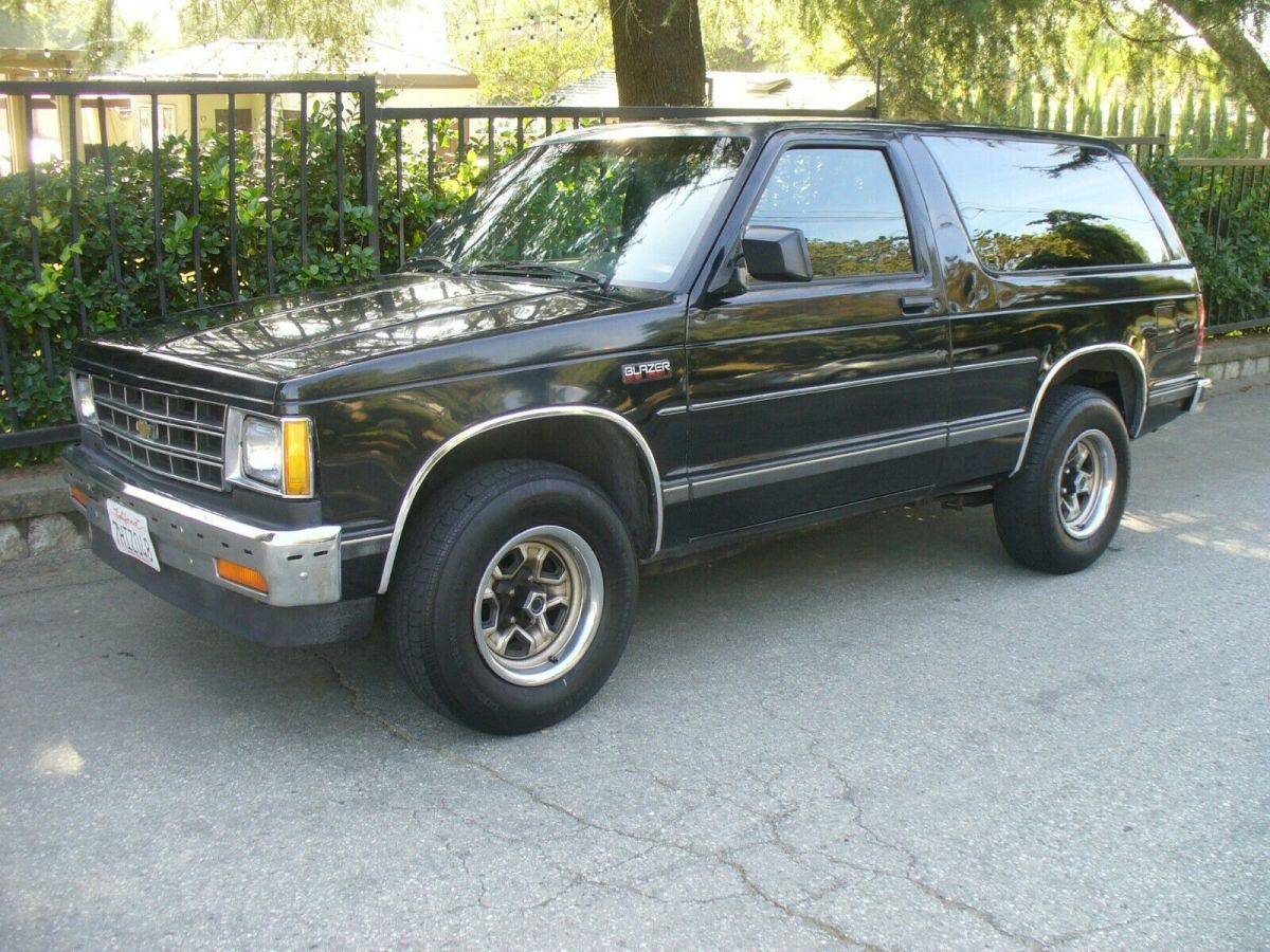1990 Chevrolet S-10 BLACK