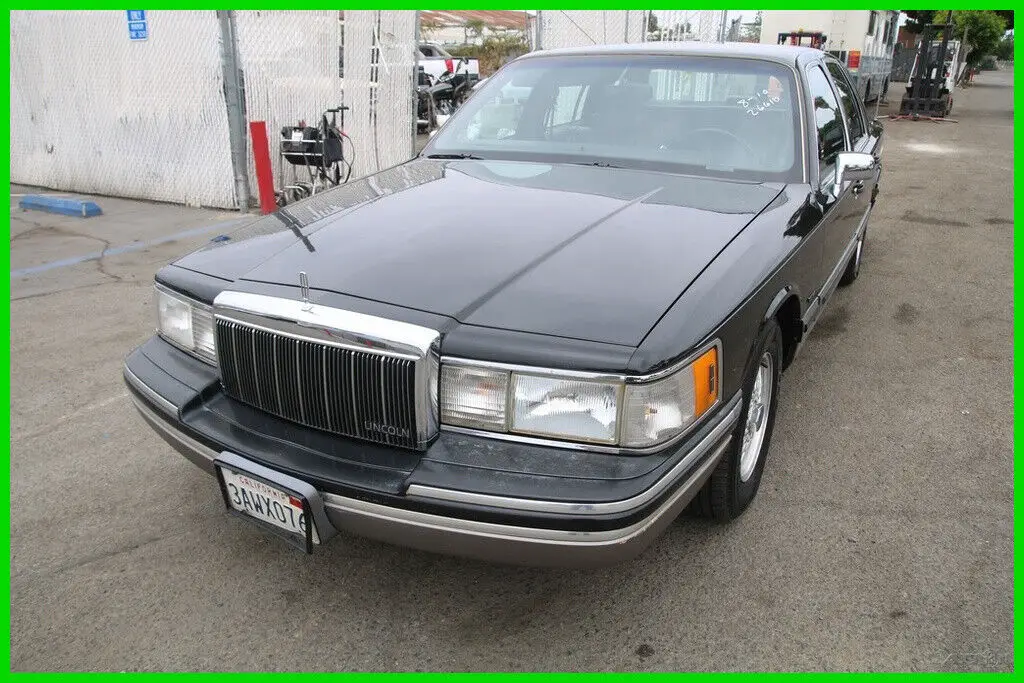 1992 Lincoln Town Car Signature