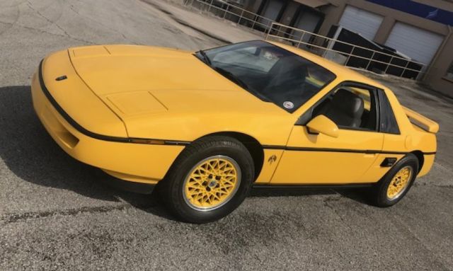 1988 Pontiac Fiero SE